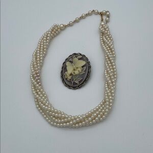 Elegant 3D Purple Cameo Butterfly Design Brooch. Silver tone